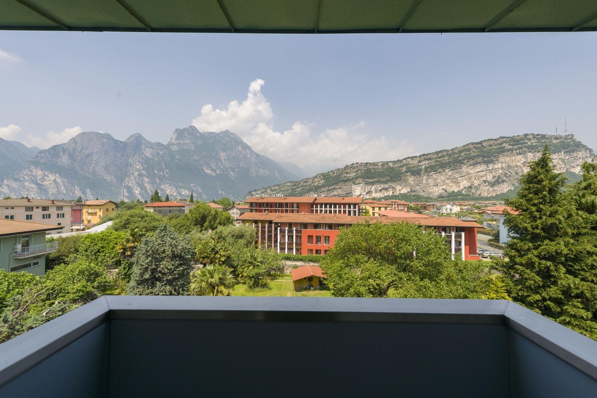 Caravel Bike Hotel Torbole Sul Garda Bilik gambar