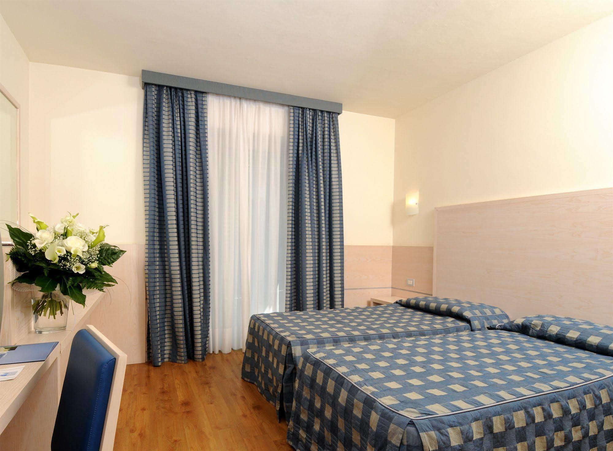 Caravel Bike Hotel Torbole Sul Garda Luaran gambar