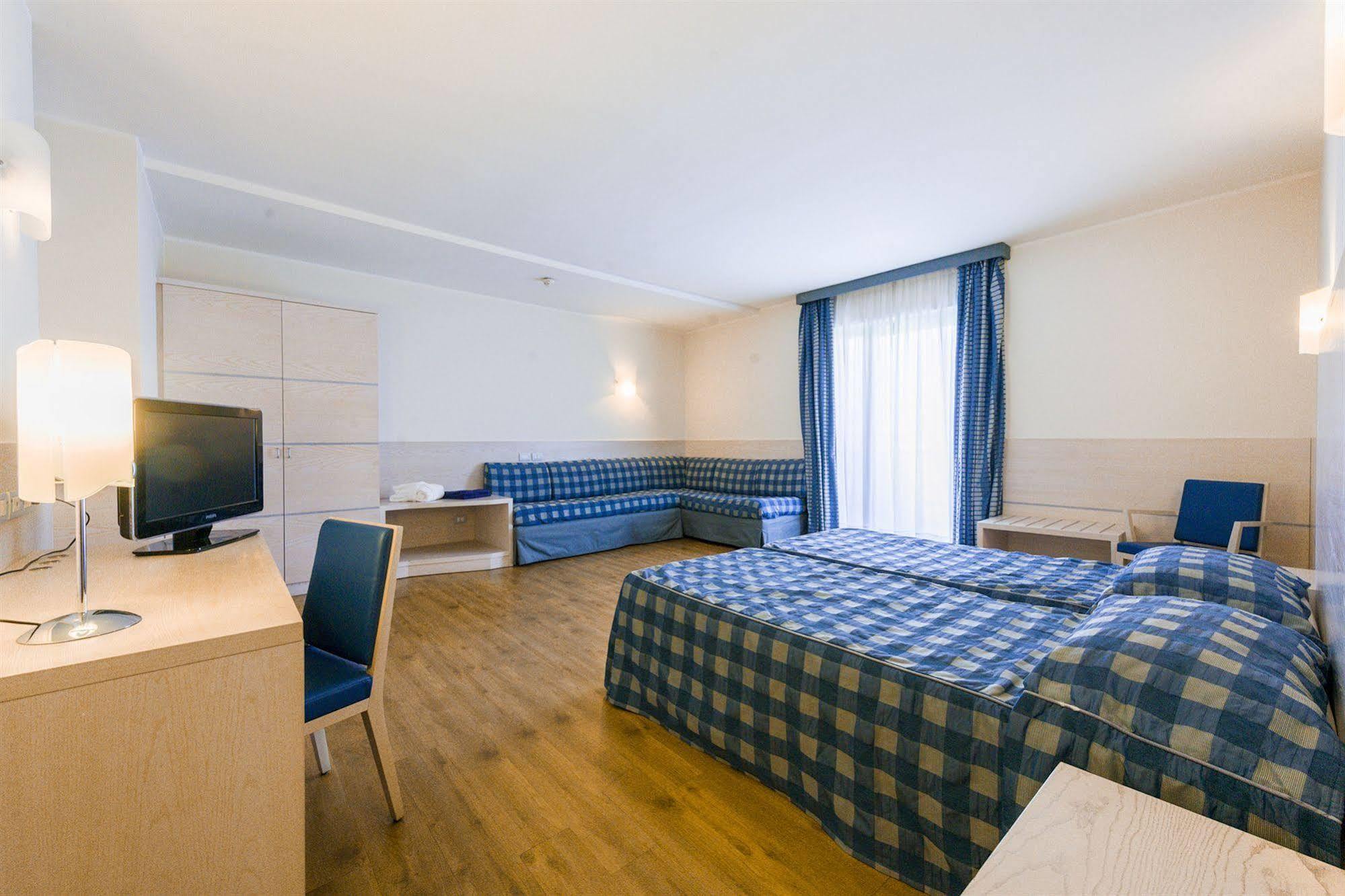 Caravel Bike Hotel Torbole Sul Garda Bilik gambar