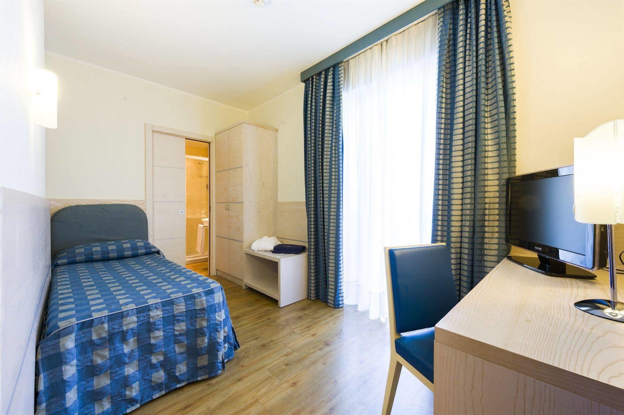 Caravel Bike Hotel Torbole Sul Garda Bilik gambar