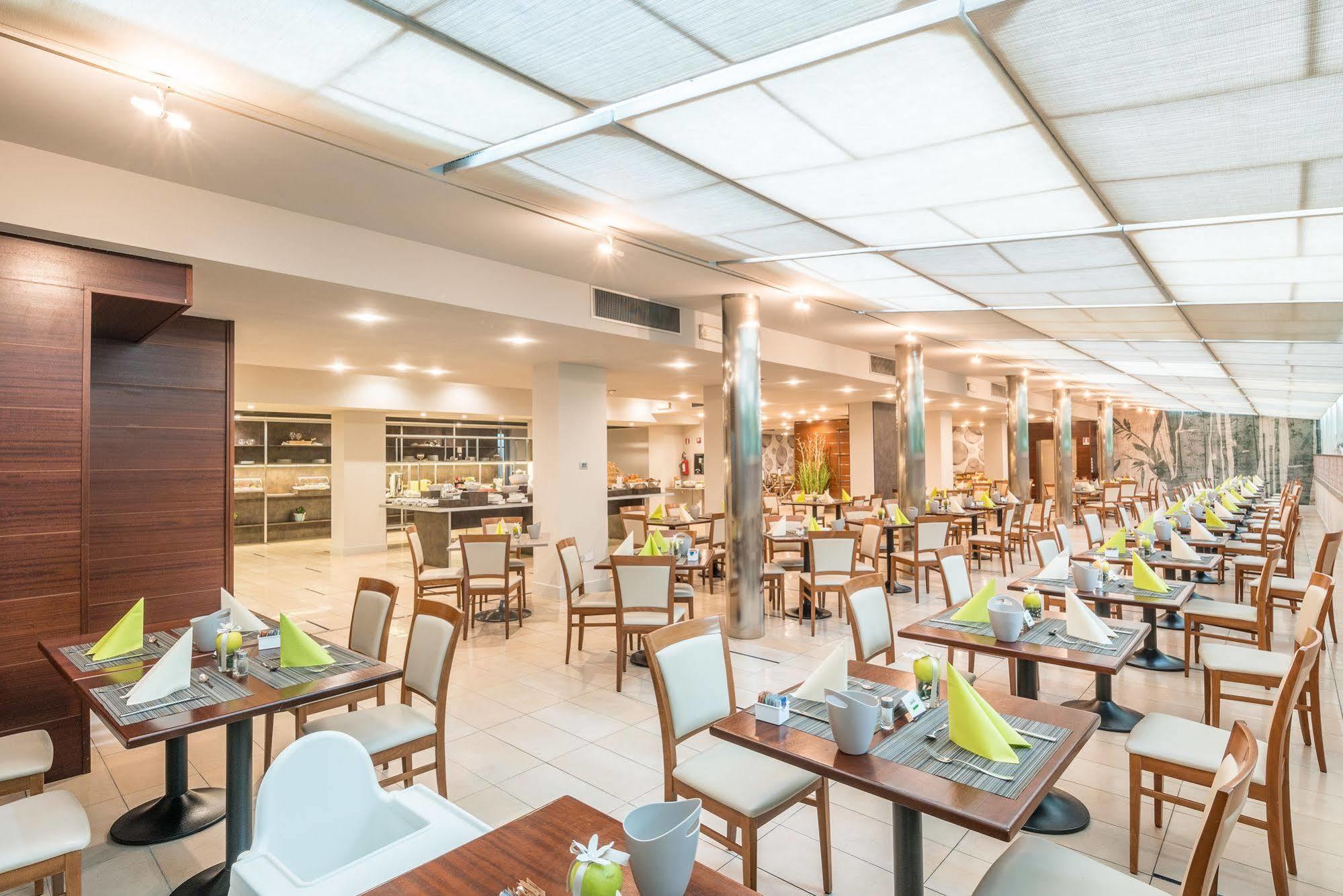 Caravel Bike Hotel Torbole Sul Garda Restoran gambar